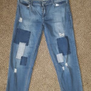 Cropped denim distressed jean